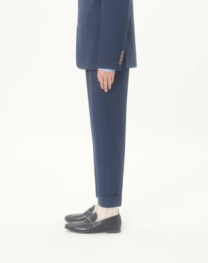 Hose aus Wollgabardine mit Umschlag Hose aus Wollgabardine mit Umschlag