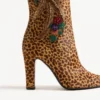 Hotty Stiefel aus Kalbsleder mit Pony-Effekt, Blumenstickerei und Fell 100 mm Hotty Stiefel aus Kalbsleder mit Pony-Effekt, Blumenstickerei und Fell 100 mm