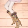 Hotty Stiefel aus Kalbsleder mit Pony-Effekt, Blumenstickerei und Fell 100 mm Hotty Stiefel aus Kalbsleder mit Pony-Effekt, Blumenstickerei und Fell 100 mm