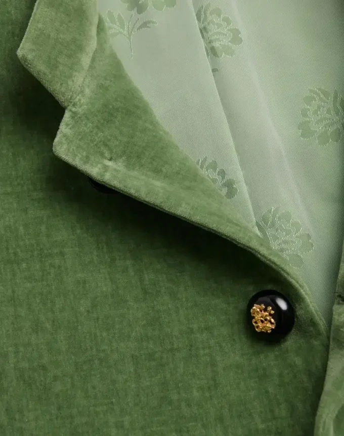 Jacke aus Baumwollsamt und gewaschenem Leinen mit Stehkragen Jacke aus Baumwollsamt und gewaschenem Leinen mit Stehkragen