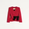 Jacke aus Wollkrepp mit kontrastierender Schleife Jacke aus Wollkrepp mit kontrastierender Schleife