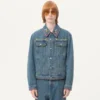Jeansjacke mit Perlenstickerei und bedruckten Kanten Jeansjacke mit Perlenstickerei und bedruckten Kanten