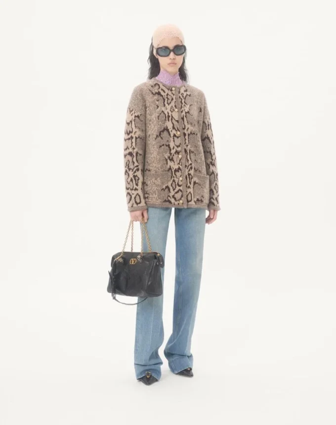 Kaschmir-Strickjacke mit Animal-Print Kaschmir-Strickjacke mit Animal-Print