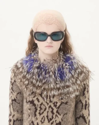 Kaschmirkleid mit Animal-Print und Federn Kaschmirkleid mit Animal-Print und Federn