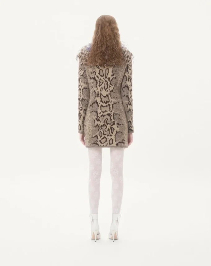 Kaschmirkleid mit Animal-Print und Federn Kaschmirkleid mit Animal-Print und Federn