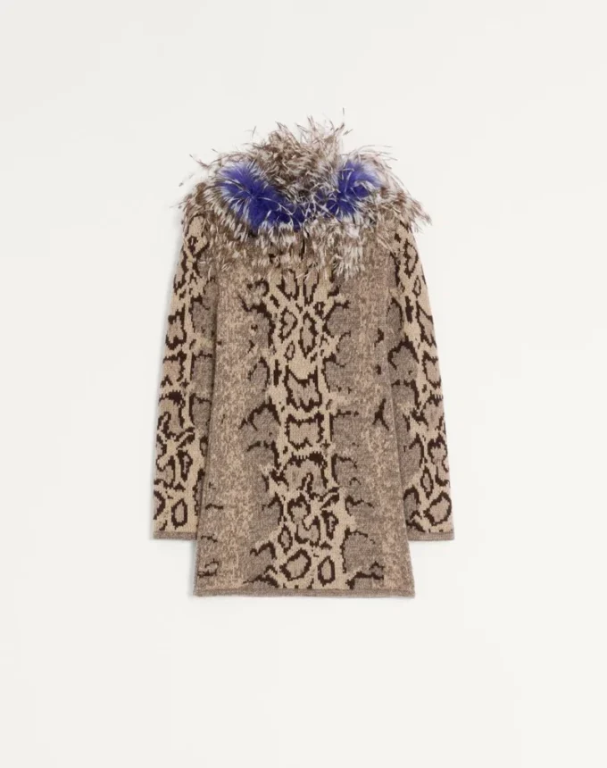 Kaschmirkleid mit Animal-Print und Federn Kaschmirkleid mit Animal-Print und Federn