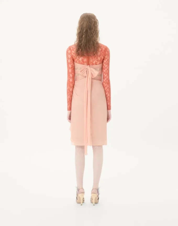 Kleid aus Krepp-Chiffon Kleid aus Krepp-Chiffon