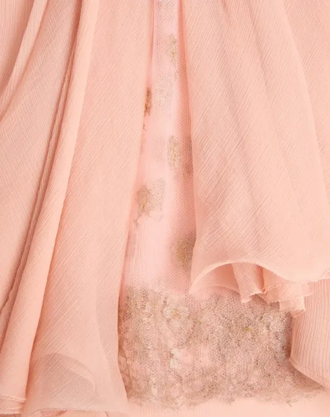 Kleid aus Krepp-Chiffon Kleid aus Krepp-Chiffon