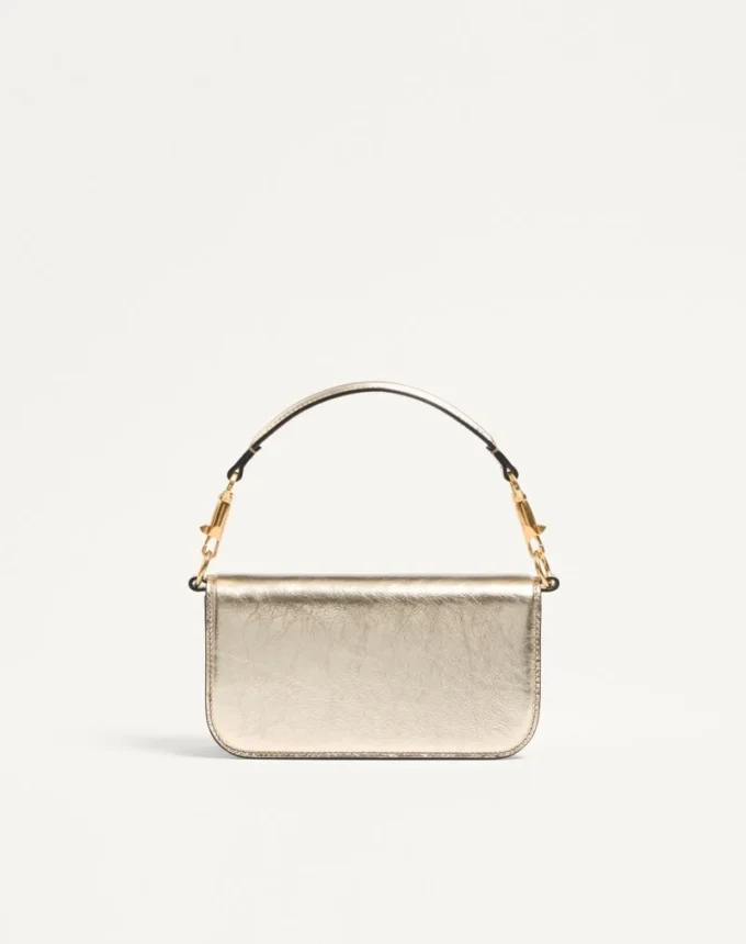 Kleine Valentino Garavani Locò Schultertasche aus metallischem Kalbsleder Kleine Valentino Garavani Locò Schultertasche aus metallischem Kalbsleder