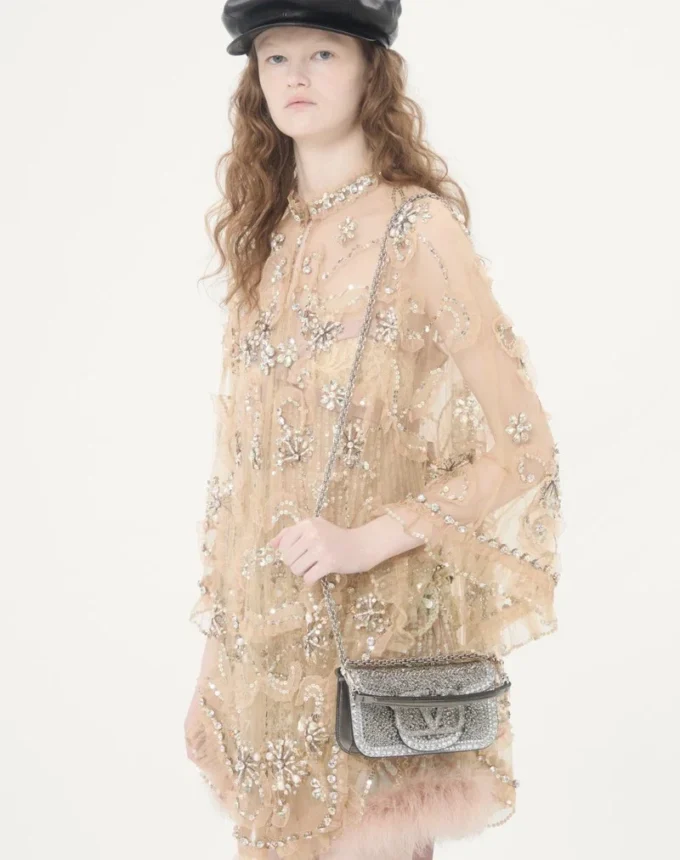 Kleine Valentino Garavani Locò Schultertasche mit Strasssteinen Kleine Valentino Garavani Locò Schultertasche mit Strasssteinen