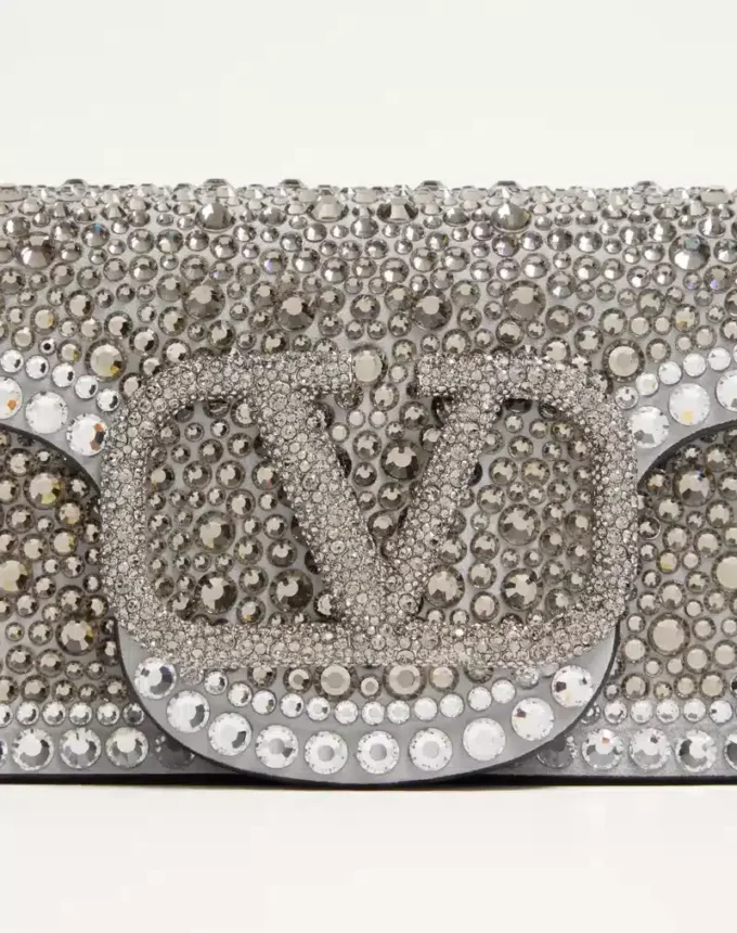 Kleine Valentino Garavani Locò Schultertasche mit Strasssteinen Kleine Valentino Garavani Locò Schultertasche mit Strasssteinen