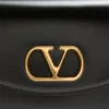 Kleine Valentino Garavani Vain Schultertasche aus glänzendem Kalbsleder Kleine Valentino Garavani Vain Schultertasche aus glänzendem Kalbsleder