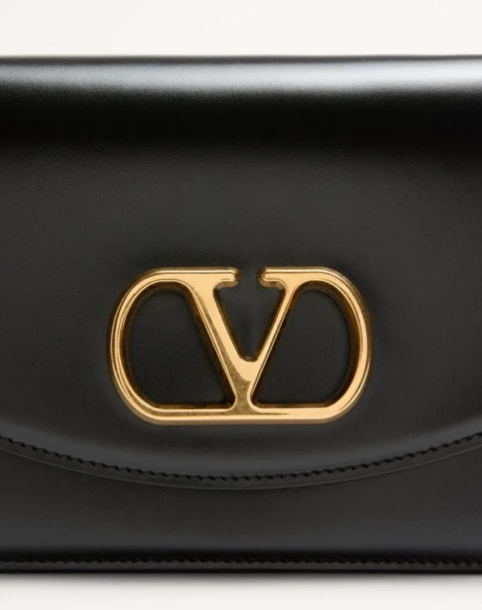 Kleine Valentino Garavani Vain Schultertasche aus glänzendem Kalbsleder Kleine Valentino Garavani Vain Schultertasche aus glänzendem Kalbsleder