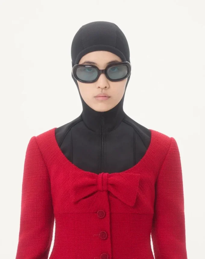 Kurze Jacke aus einfarbigem Wolltweed Kurze Jacke aus einfarbigem Wolltweed