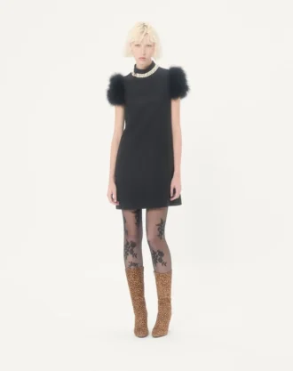 Kurzes Crepe Couture-Kleid mit Federn