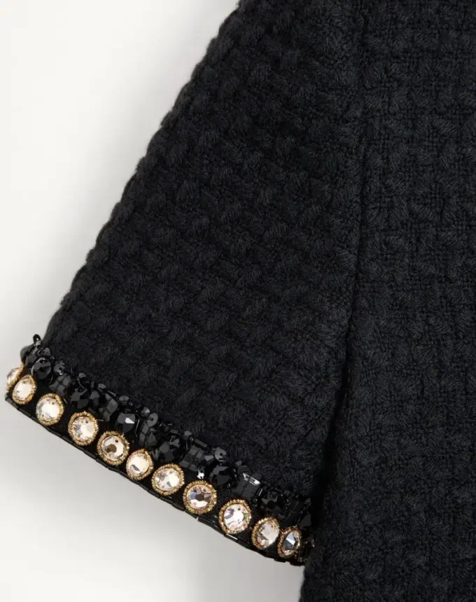 Kurzes Kleid aus besticktem Canestrello-Tweed Kurzes Kleid aus besticktem Canestrello-Tweed