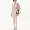 Kurzes Kleid aus besticktem Ribbon-Tweed Kurzes Kleid aus besticktem Ribbon-Tweed