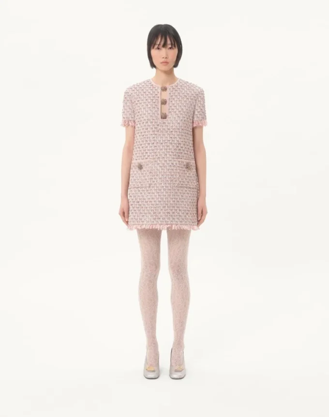 Kurzes Kleid aus besticktem Ribbon-Tweed Kurzes Kleid aus besticktem Ribbon-Tweed