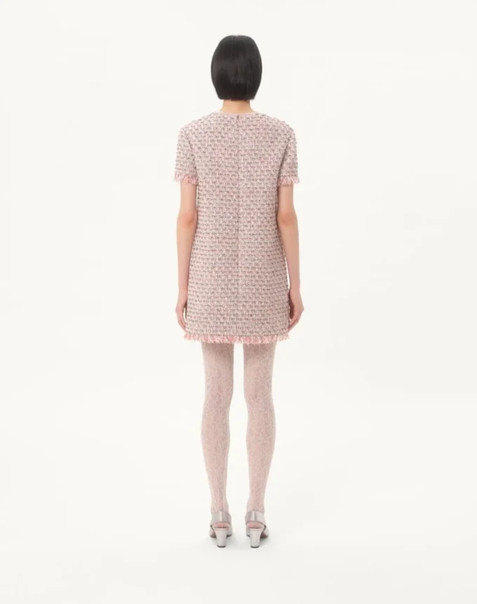 Kurzes Kleid aus besticktem Ribbon-Tweed Kurzes Kleid aus besticktem Ribbon-Tweed
