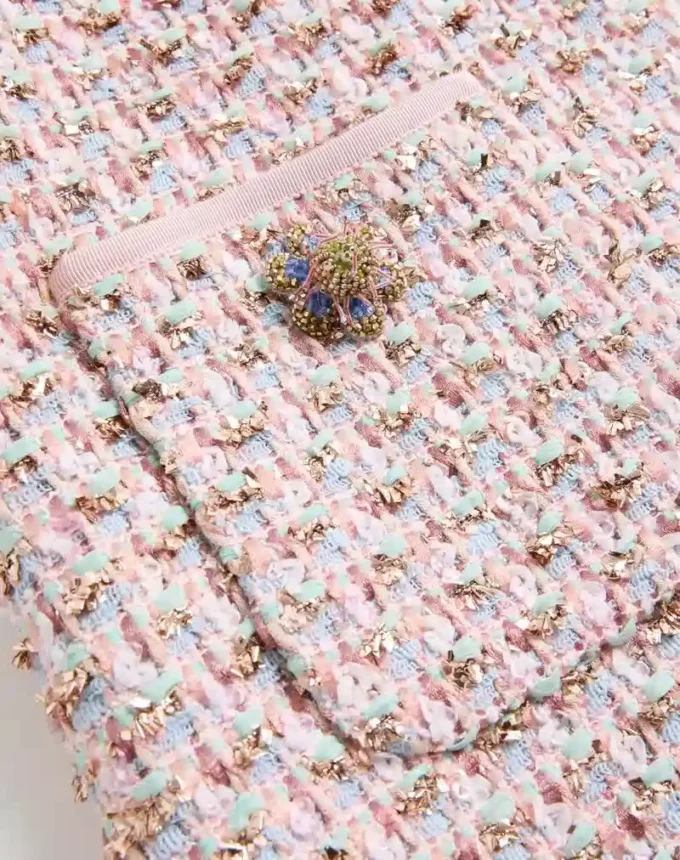 Kurzes Kleid aus besticktem Ribbon-Tweed Kurzes Kleid aus besticktem Ribbon-Tweed