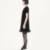 Kurzes Kleid aus besticktem Sablé-Samt Kurzes Kleid aus besticktem Sablé-Samt