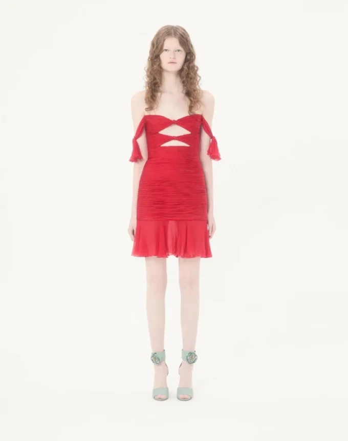 Kurzes Kleid aus Chiffon Kurzes Kleid aus Chiffon