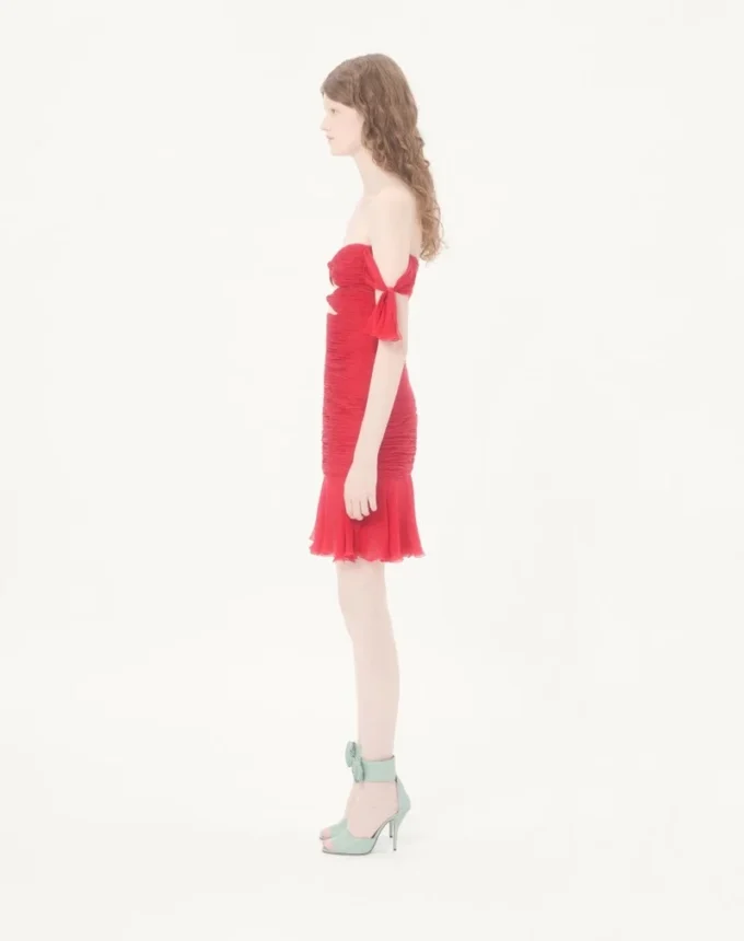 Kurzes Kleid aus Chiffon Kurzes Kleid aus Chiffon