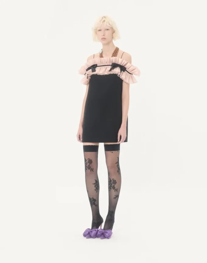 Kurzes Kleid aus Crêpe Couture Kurzes Kleid aus Crêpe Couture