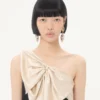 Kurzes Kleid aus Crêpe Couture Kurzes Kleid aus Crêpe Couture
