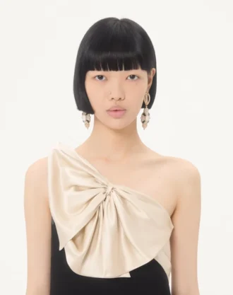 Kurzes Kleid aus Crêpe Couture
