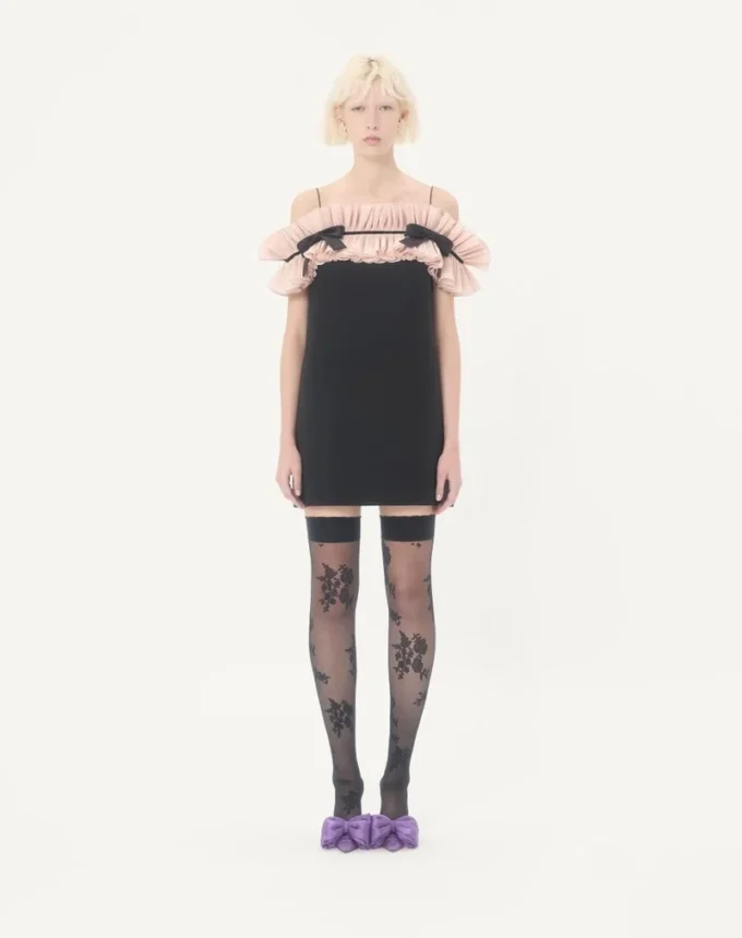 Kurzes Kleid aus Crêpe Couture Kurzes Kleid aus Crêpe Couture