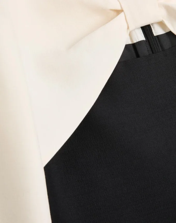 Kurzes Kleid aus Crêpe Couture Kurzes Kleid aus Crêpe Couture