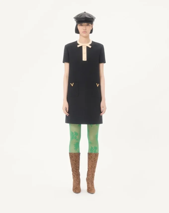 Kurzes Kleid aus Crêpe Couture Kurzes Kleid aus Crêpe Couture