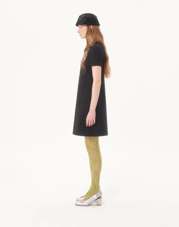 Kurzes Kleid aus Crêpe Couture Kurzes Kleid aus Crêpe Couture