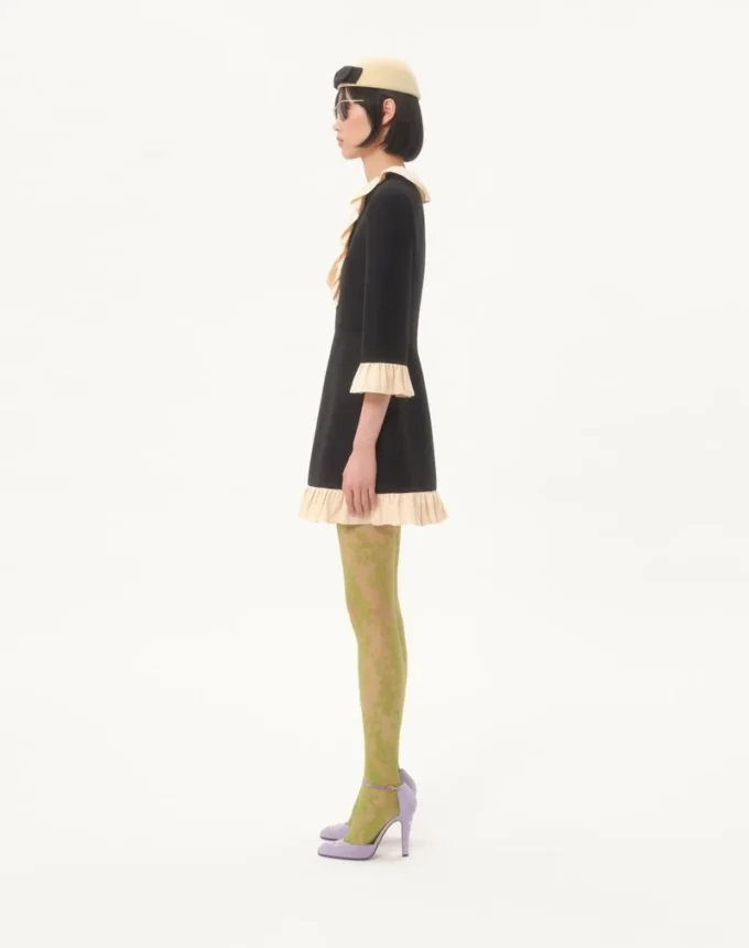 Kurzes Kleid aus Crêpe Couture Kurzes Kleid aus Crêpe Couture
