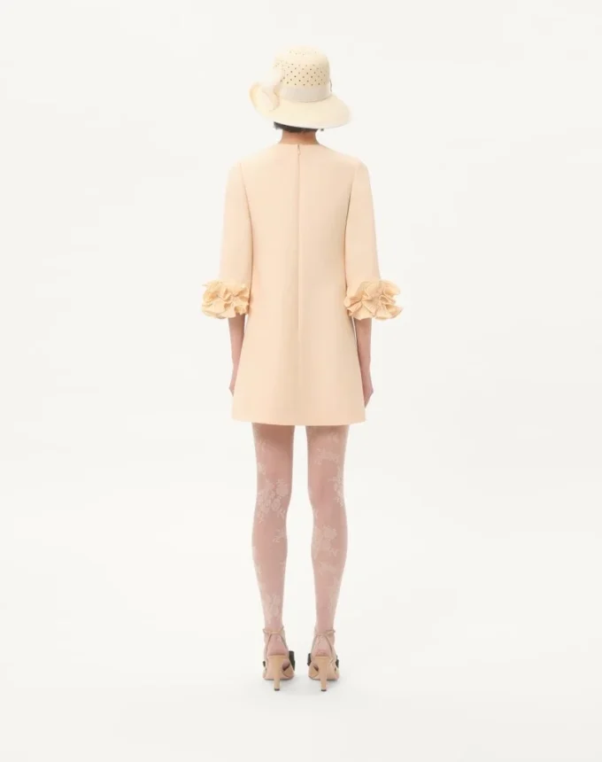 Kurzes Kleid aus Crêpe Couture Kurzes Kleid aus Crêpe Couture