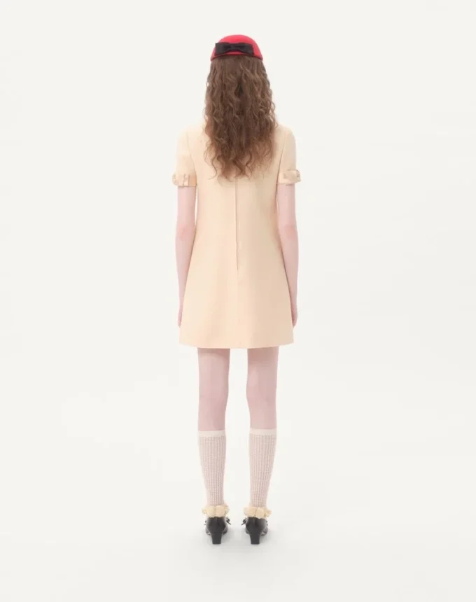 Kurzes Kleid aus Crêpe Couture Kurzes Kleid aus Crêpe Couture