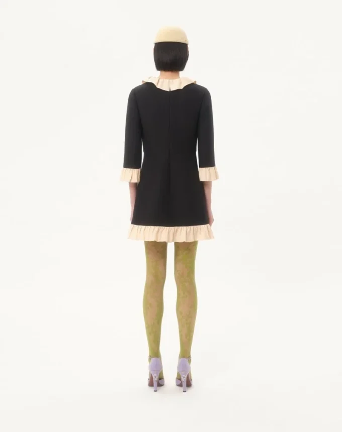 Kurzes Kleid aus Crêpe Couture Kurzes Kleid aus Crêpe Couture