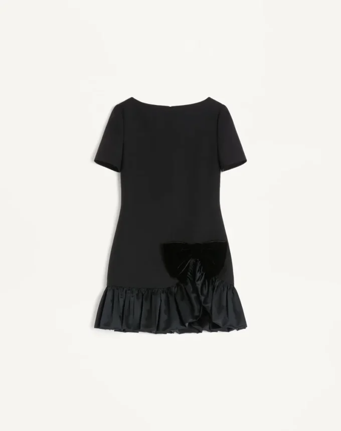 Kurzes Kleid aus Crêpe Couture Kurzes Kleid aus Crêpe Couture