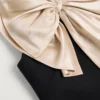 Kurzes Kleid aus Crêpe Couture Kurzes Kleid aus Crêpe Couture