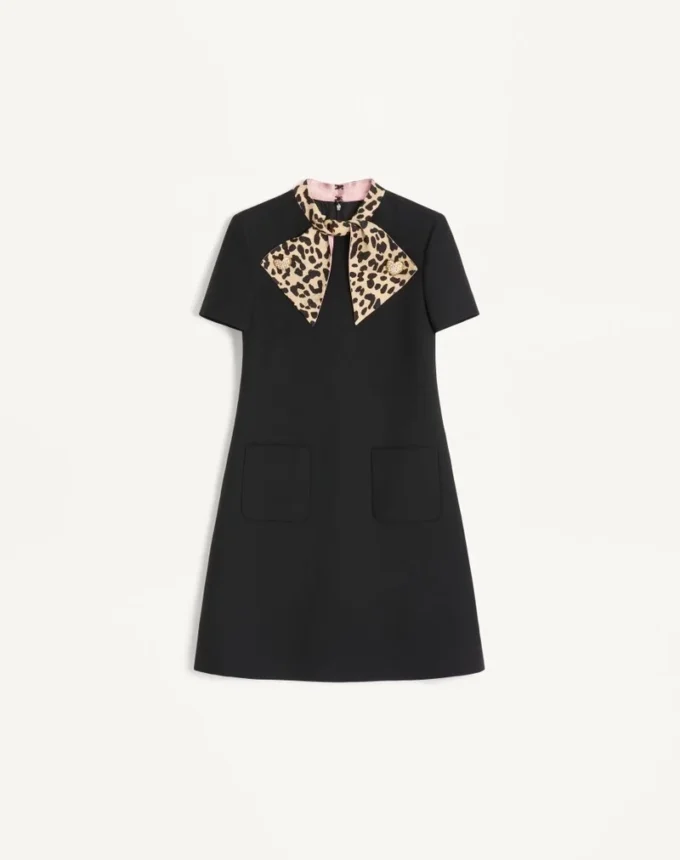 Kurzes Kleid aus Crêpe Couture Kurzes Kleid aus Crêpe Couture