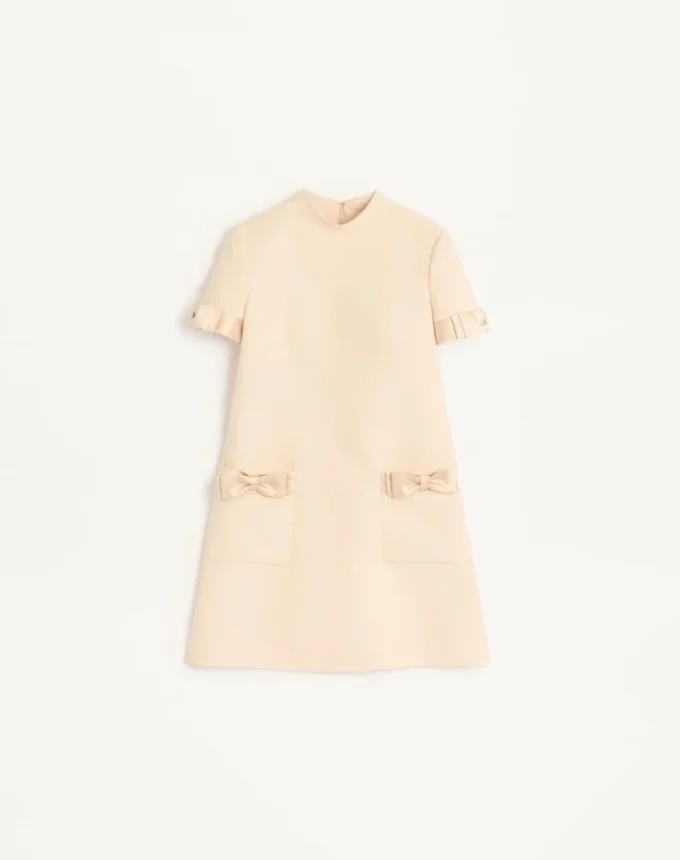 Kurzes Kleid aus Crêpe Couture Kurzes Kleid aus Crêpe Couture