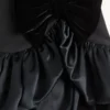 Kurzes Kleid aus Crêpe Couture Kurzes Kleid aus Crêpe Couture