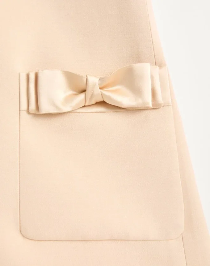Kurzes Kleid aus Crêpe Couture Kurzes Kleid aus Crêpe Couture
