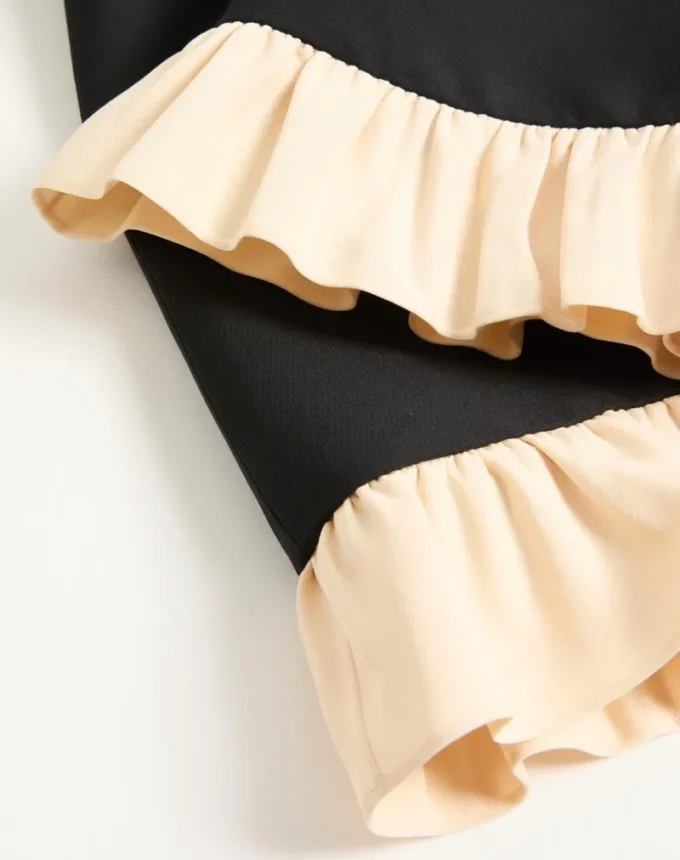Kurzes Kleid aus Crêpe Couture Kurzes Kleid aus Crêpe Couture