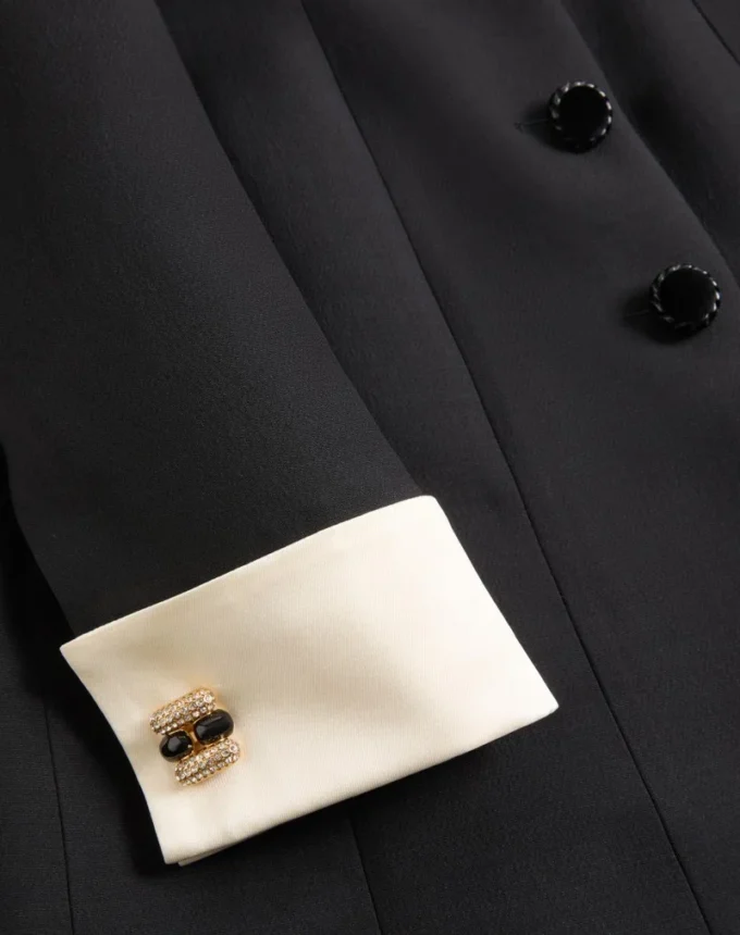 Kurzes Kleid aus Crêpe Couture Kurzes Kleid aus Crêpe Couture