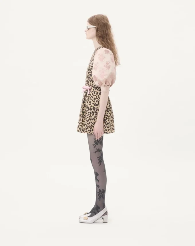Kurzes Kleid aus Crêpe Couture mit Animalier-Print Kurzes Kleid aus Crêpe Couture mit Animalier-Print