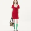 Kurzes Kleid aus einfarbigem Wolltweed Kurzes Kleid aus einfarbigem Wolltweed