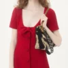 Kurzes Kleid aus einfarbigem Wolltweed Kurzes Kleid aus einfarbigem Wolltweed