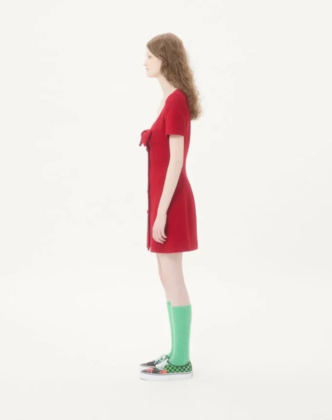 Kurzes Kleid aus einfarbigem Wolltweed Kurzes Kleid aus einfarbigem Wolltweed